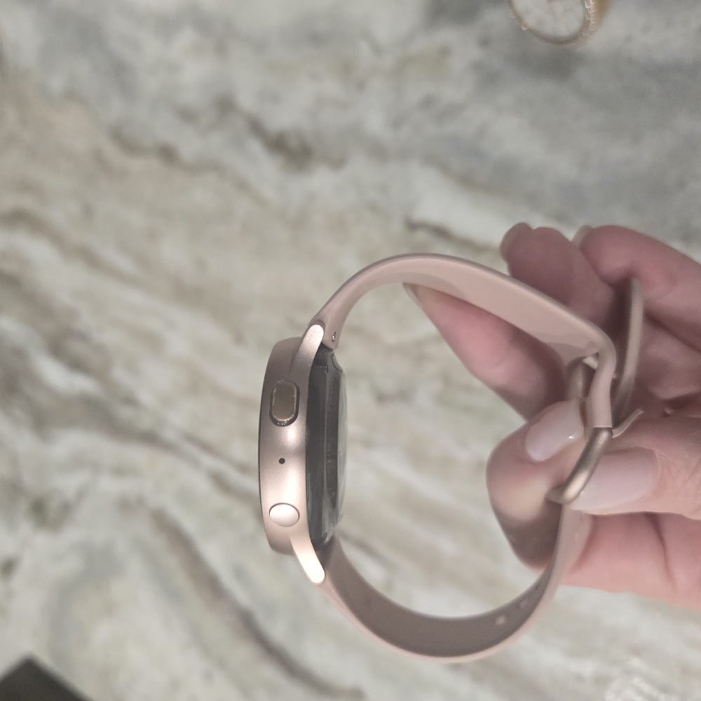 Samsung Smartwatch with light pink and rose gold - Picture 3 of 3